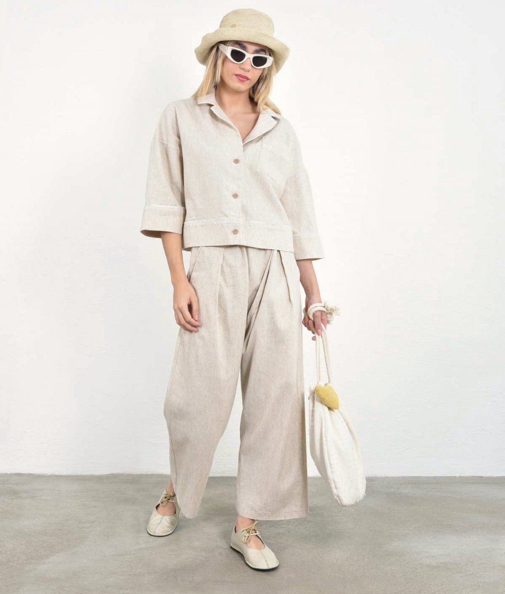 Denim pants With Slanted Pleat