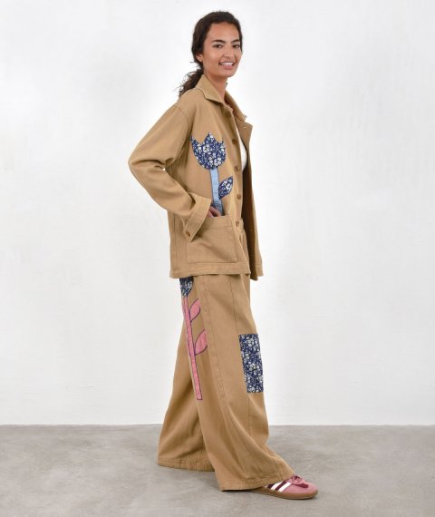 Pants with appliqued flowers