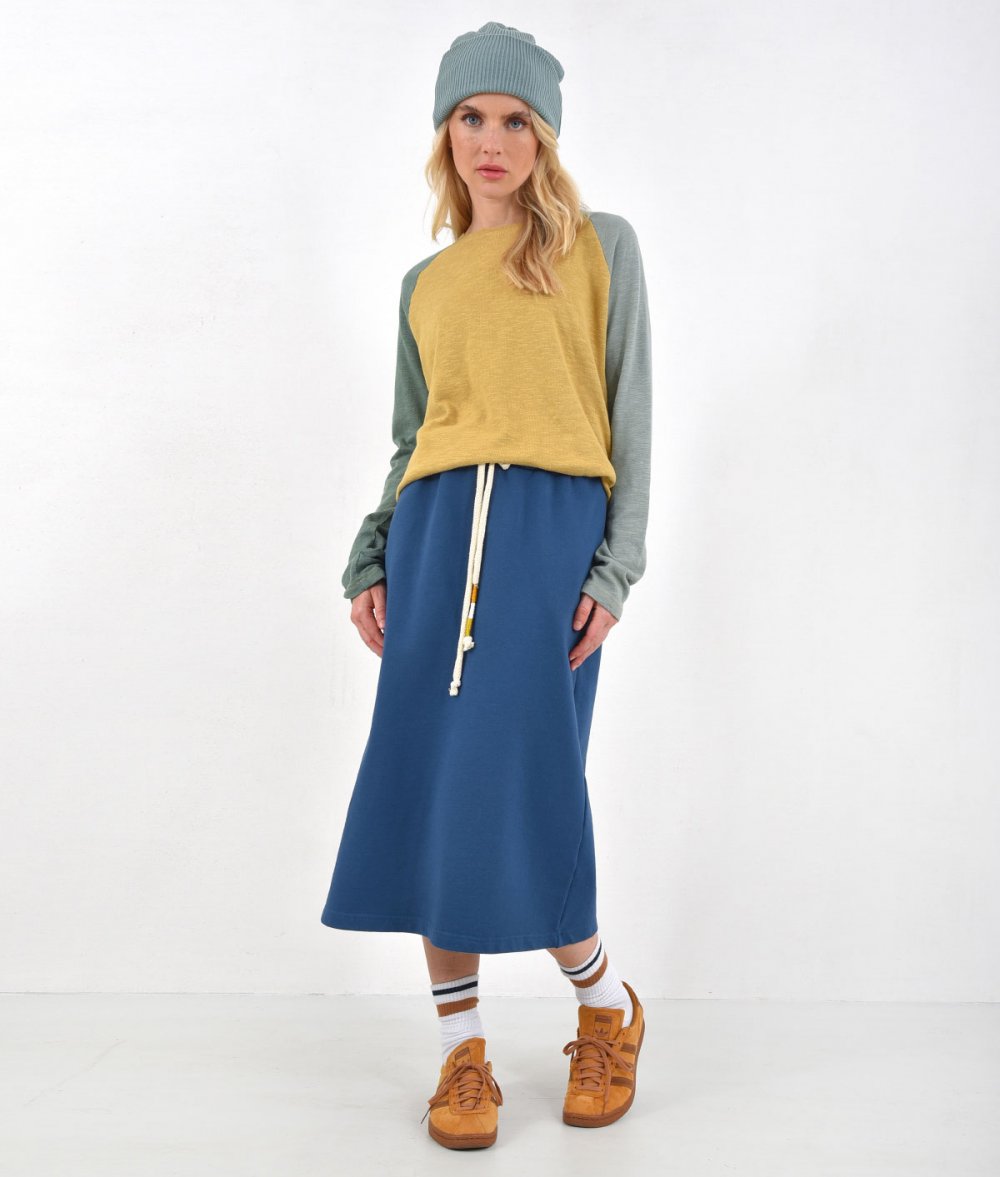 Footer Skirt With Elastic Waist
