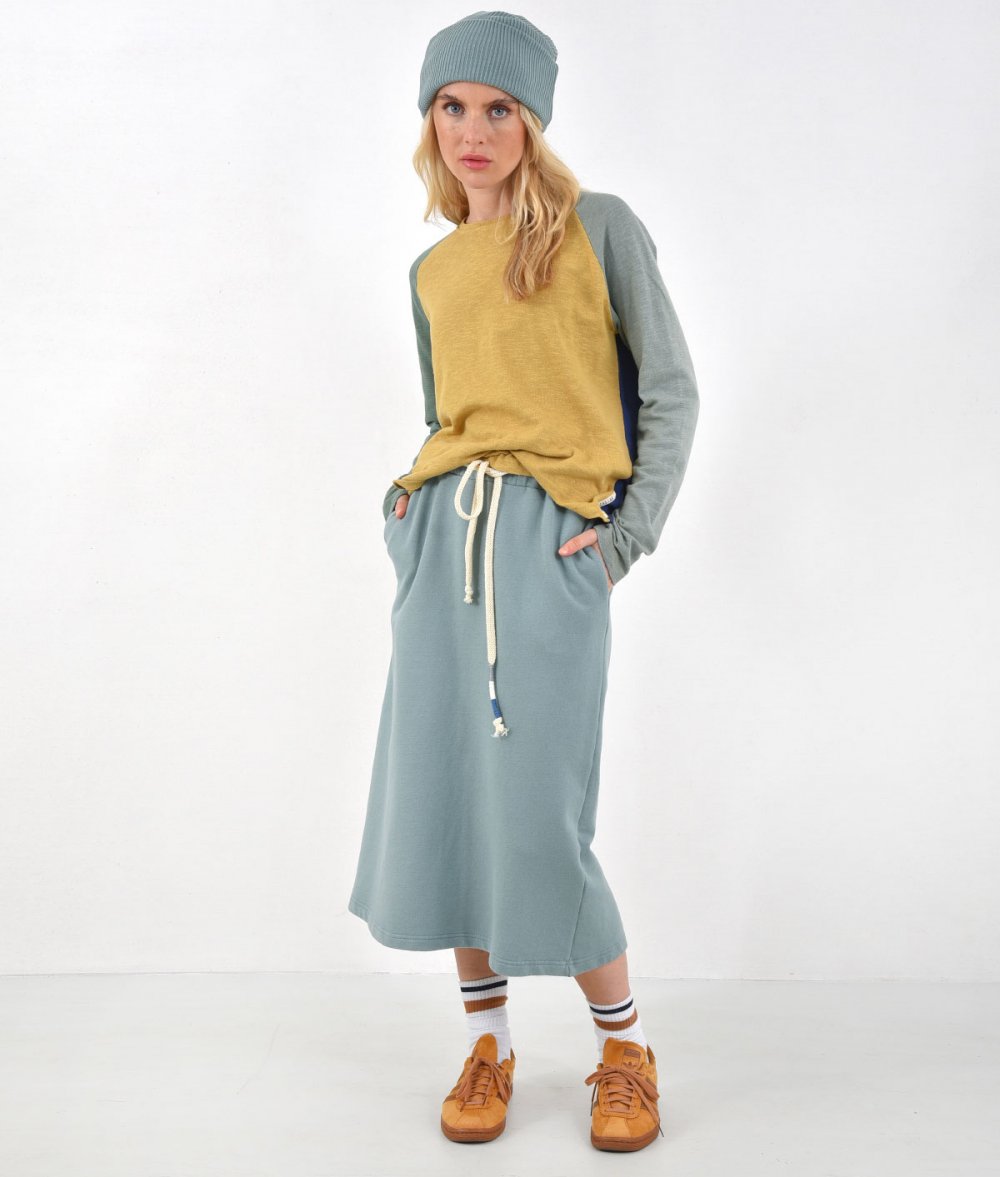 Footer Skirt With Elastic Waist